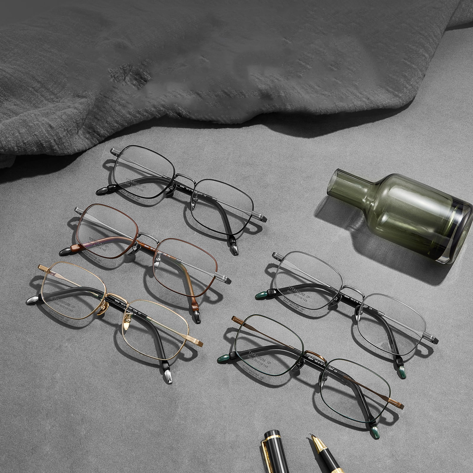9004 Leveäreunaiset liukumattomat Pure Titanium -lasit